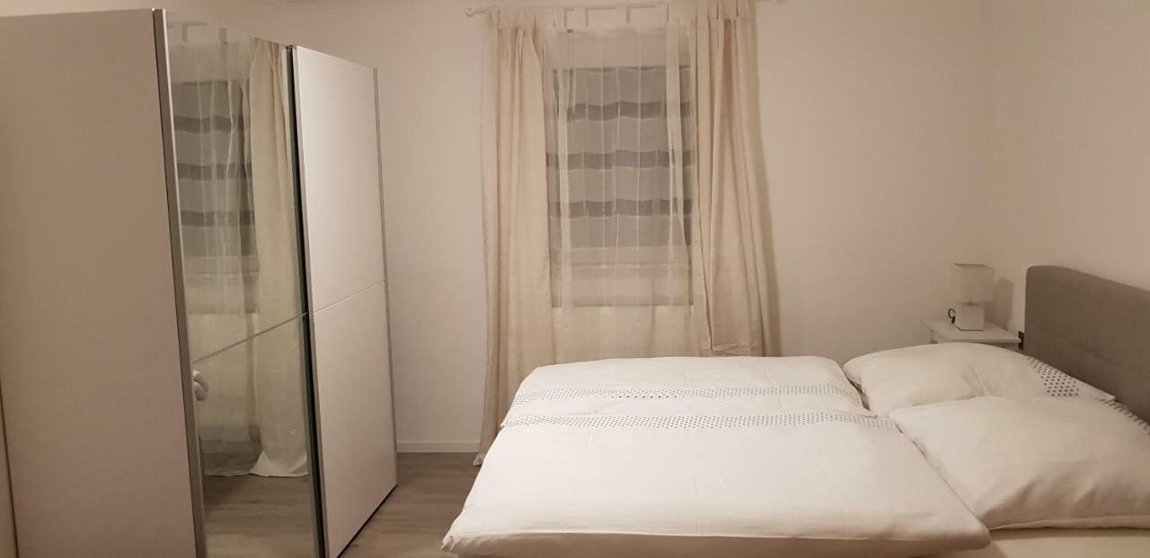 Outletcity Ferienwohnung Apartment 2 Metzingen  Exteriér fotografie
